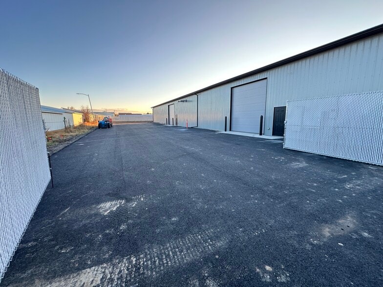 More Photos Of 1580 Bobcat dr, Bozeman Flex For Lease