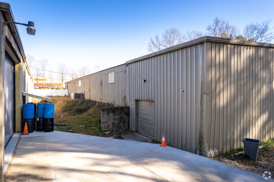 More Photos Of 5006 & 5008 New Bern Ave, Raleigh Showroom For Sale