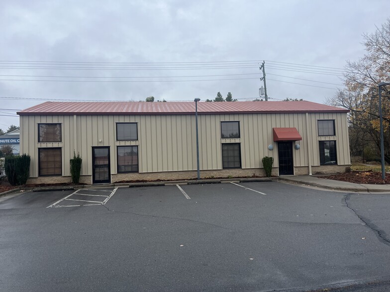 Primary Photo Of 1816 N Bridge St, Elkin Office For Lease