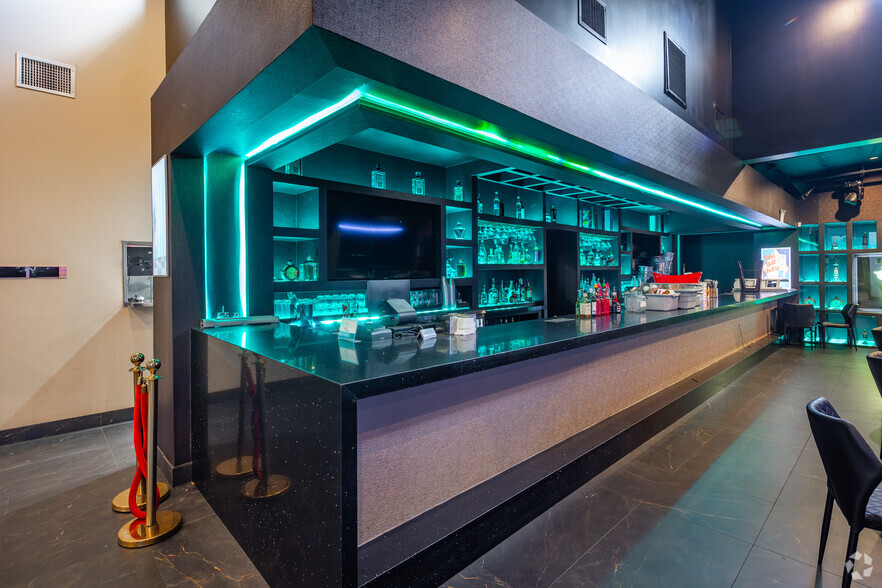 More Photos Of 100 S Main St, Santa Ana Restaurant For Lease