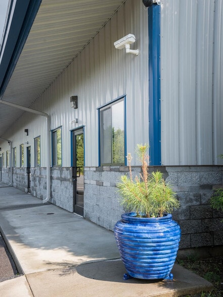 More Photos Of 6 Celtic Dr, Arden Warehouse For Lease