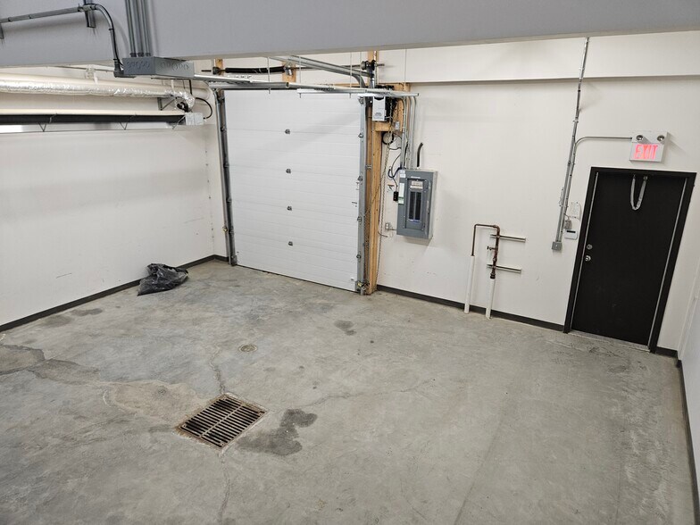 More Photos Of 5116 46 Ave, Tofield General Retail For Lease