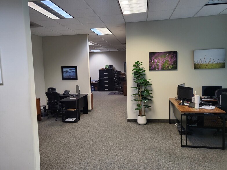 More Photos Of 27951 Smyth Dr, Valencia Office For Sale