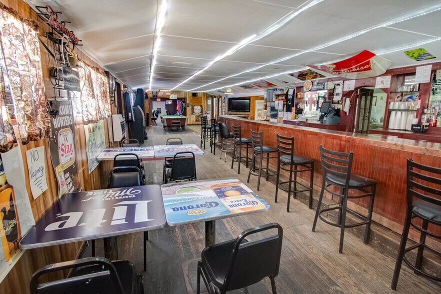 More Photos Of 20861 IL-100, Fieldon Specialty For Sale