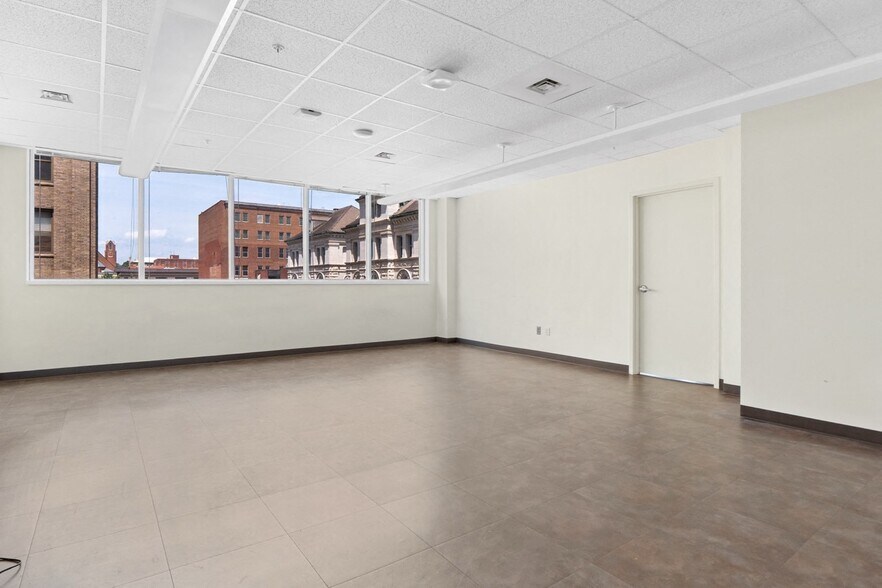 More Photos Of 1100 Market St, Chattanooga Office For Sale