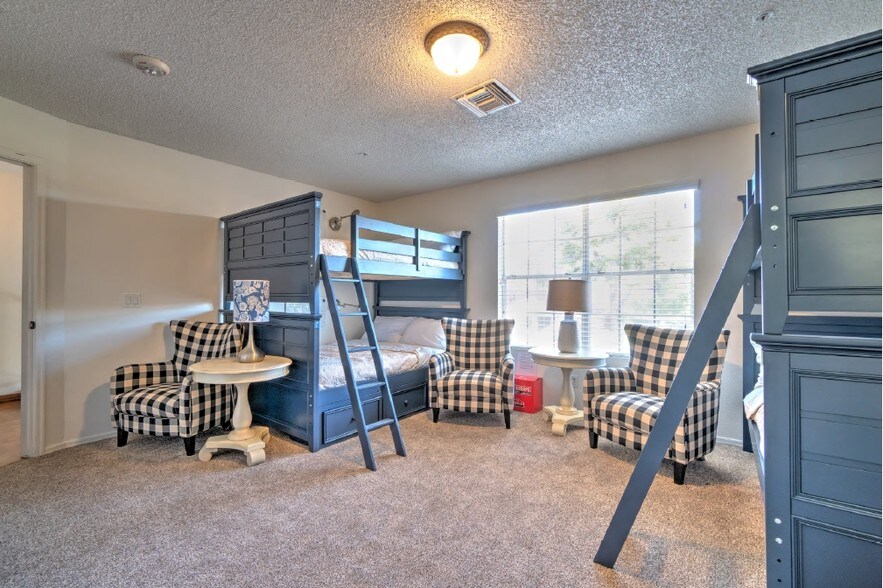 More Photos Of 111 S Hearthstone Way, Chandler Rehabilitation Center For Sale