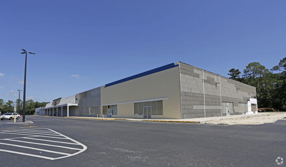 More Photos Of 9459 Lem Turner Rd, Jacksonville Unknown For Lease