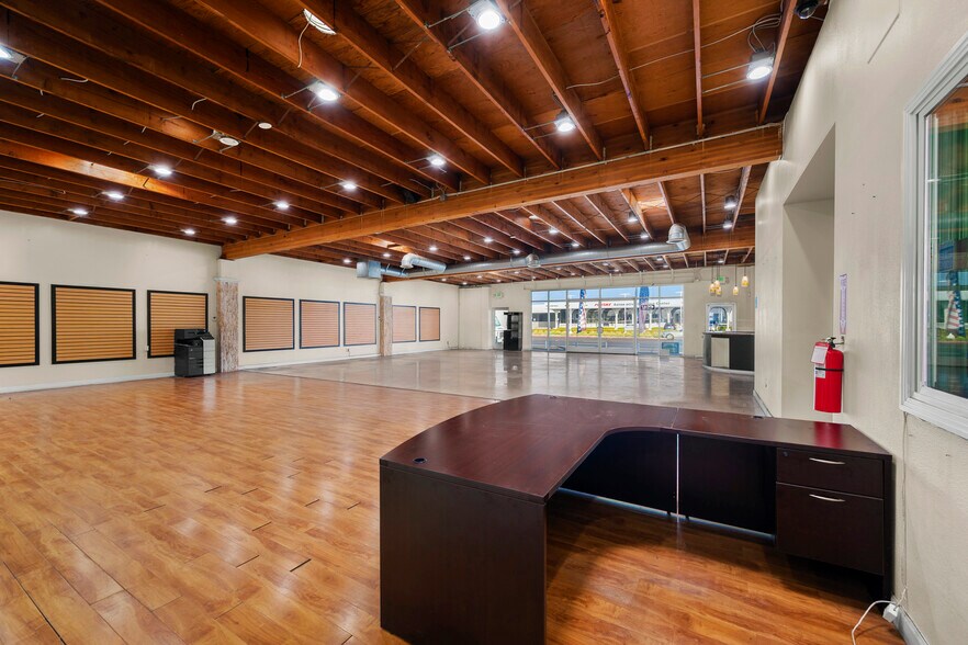 More Photos Of 7865 Balboa Ave, San Diego Freestanding For Lease