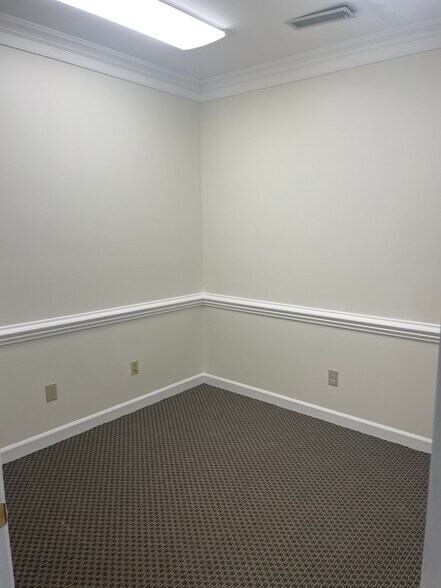 More Photos Of 1344-1346 Ashley Sq, Winston-Salem Office Residential For Lease