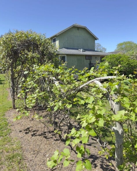 More Photos Of 127 Inlet Rd W, Hampton Bays Hospitality For Sale