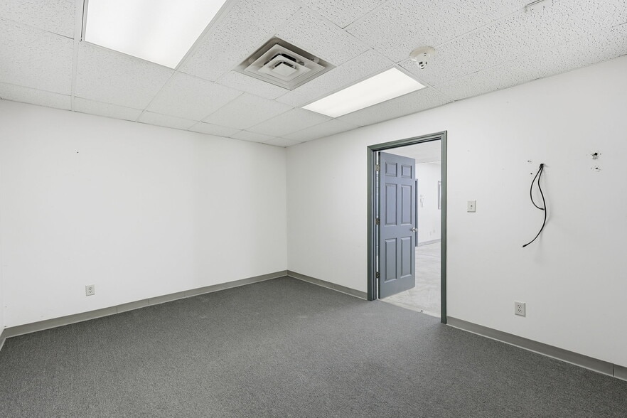 More Photos Of 3743 Old Flowery Branch Rd, Oakwood Warehouse For Lease