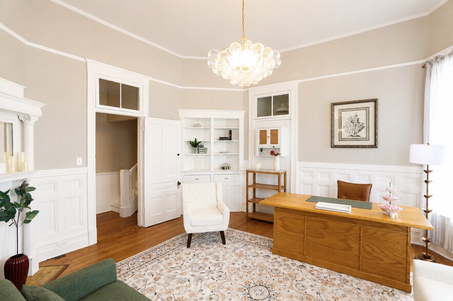 More Photos Of 700 W Garden St, Pensacola Freestanding For Lease