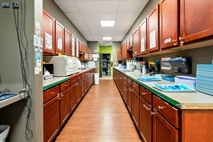 More Photos Of 1931 Main St, Green Bay Medical For Sale