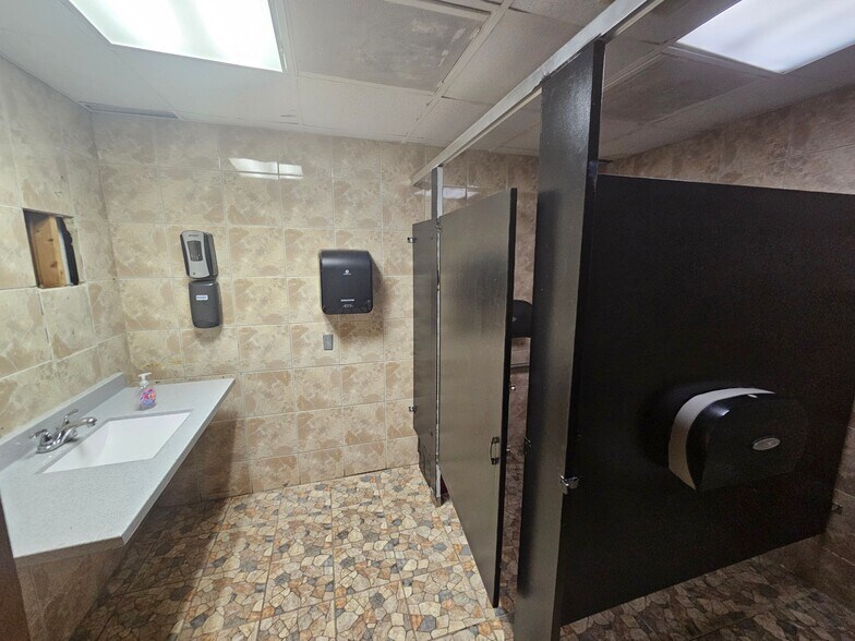 More Photos Of 6190 Broadway, Merrillville Restaurant For Sale