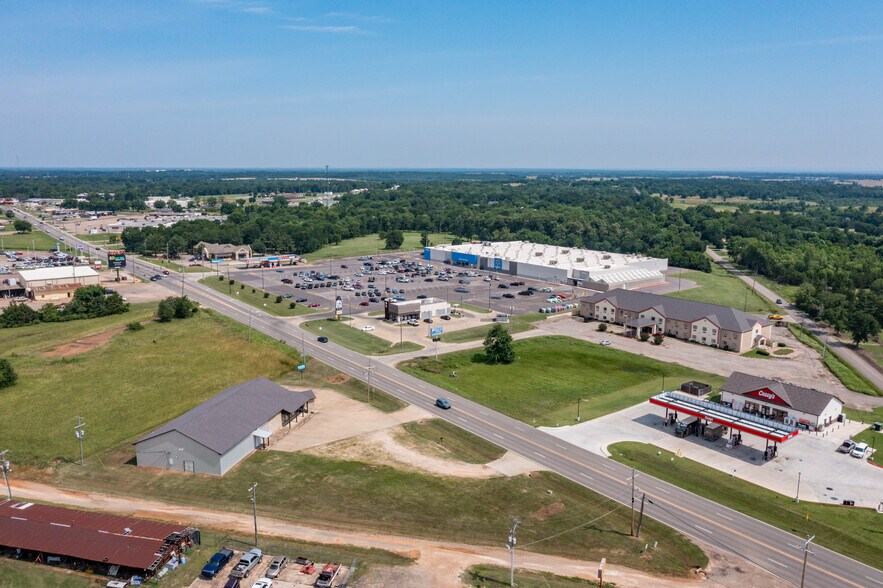 More Photos Of 1910 E Jackson St, Hugo Freestanding For Sale