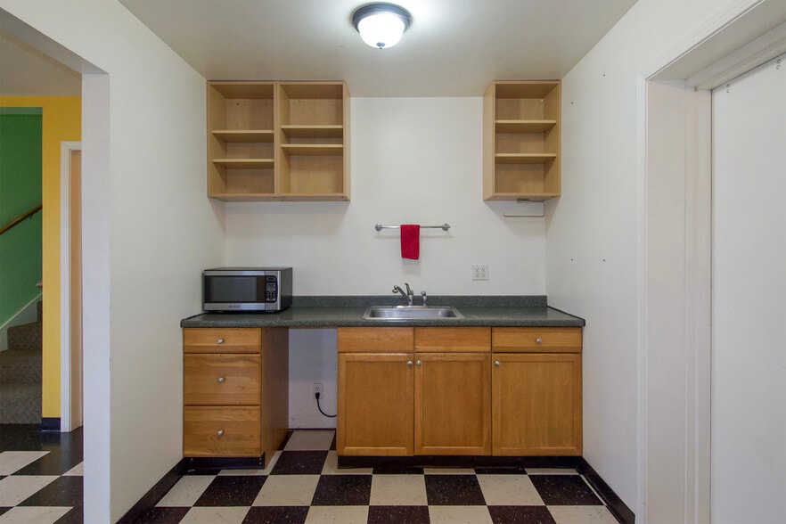 More Photos Of 191 Airport Rd, Port Townsend Airplane Hangar For Sale