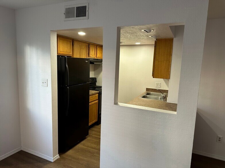 More Photos Of 2810 Vail Ave SE, Albuquerque Apartments For Sale