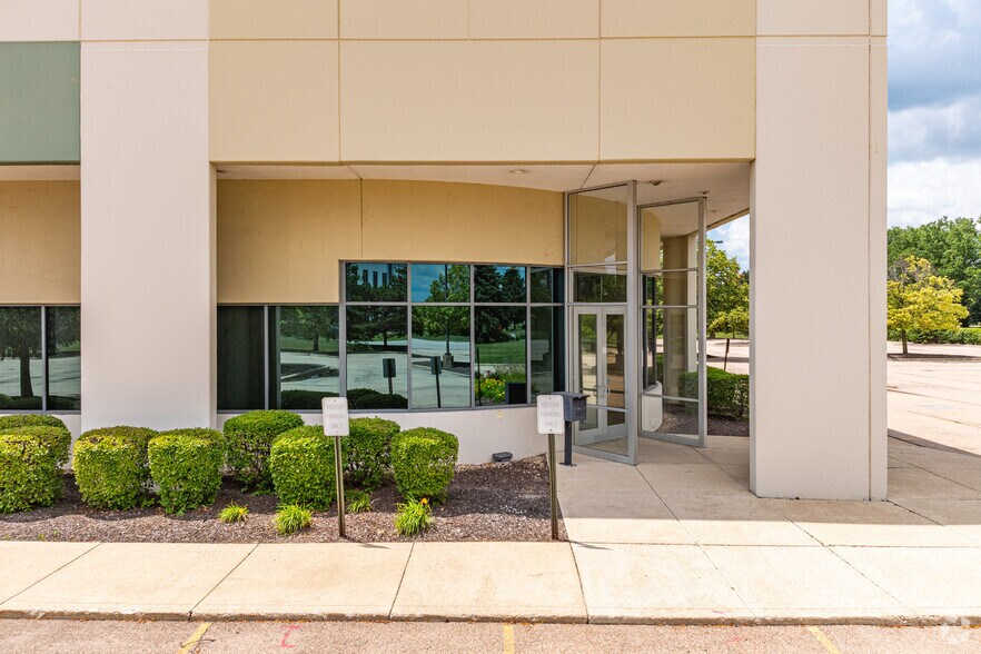 More Photos Of 2380 Sullivan Rd, Aurora Manufacturing For Lease