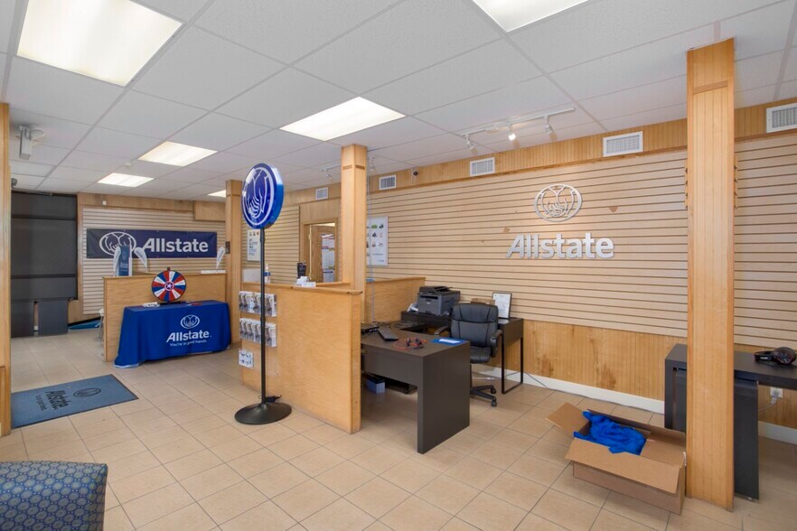 More Photos Of 643-645 Broadway, Everett Storefront Retail Residential For Lease