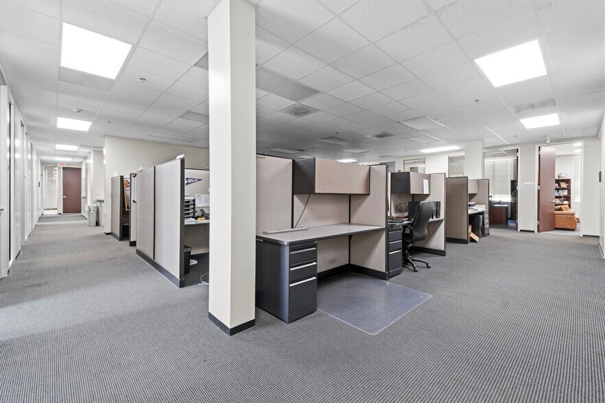 More Photos Of 911 Regional Park Dr, Houston Office For Sale