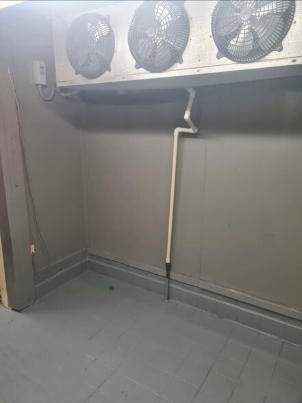 More Photos Of 2423 Commercial Ave, San Antonio Fast Food For Lease