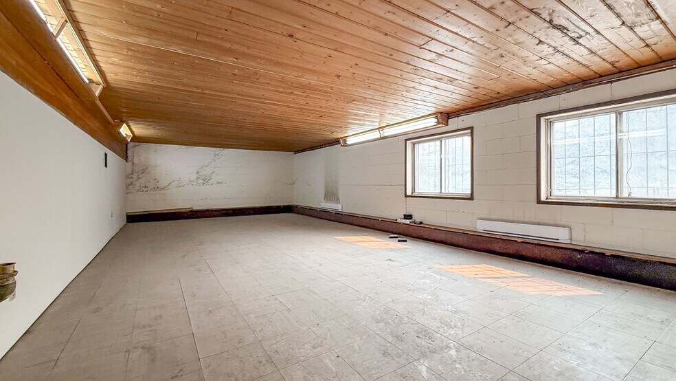 More Photos Of 441 Victoria St W, Kamloops Industrial For Lease