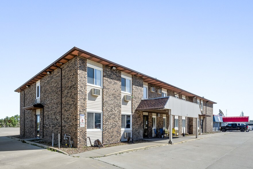 More Photos Of 642 12th St W, Dickinson Hotel For Sale