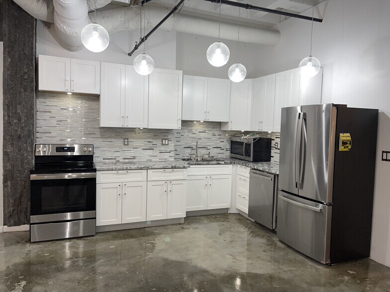 More Photos Of 555 Whitehall St SW, Atlanta Distribution For Lease