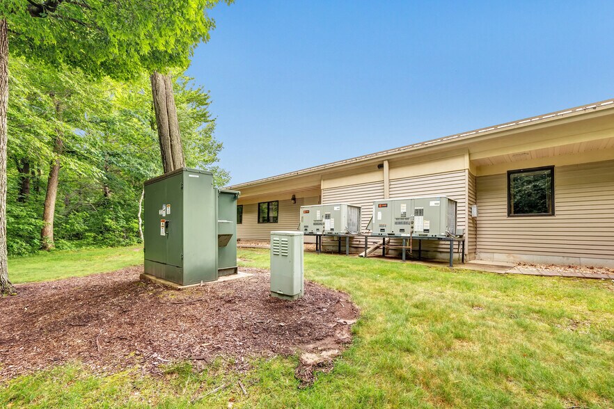 More Photos Of 2980 Walker Dr, Green Bay Office For Sale