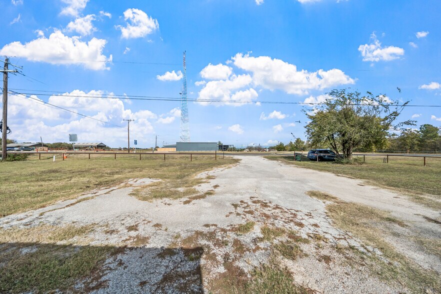 More Photos Of 1425 State Highway 75 N, Huntsville Office For Lease