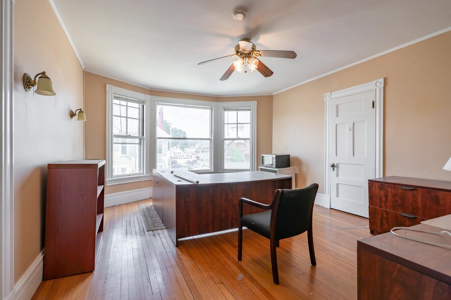 More Photos Of 121 Bay St, Manchester Loft Creative Space For Sale