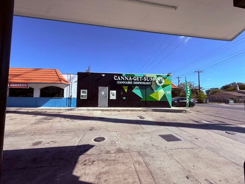 More Photos Of 1246 S General McMullen Dr, San Antonio Storefront Retail Office For Lease
