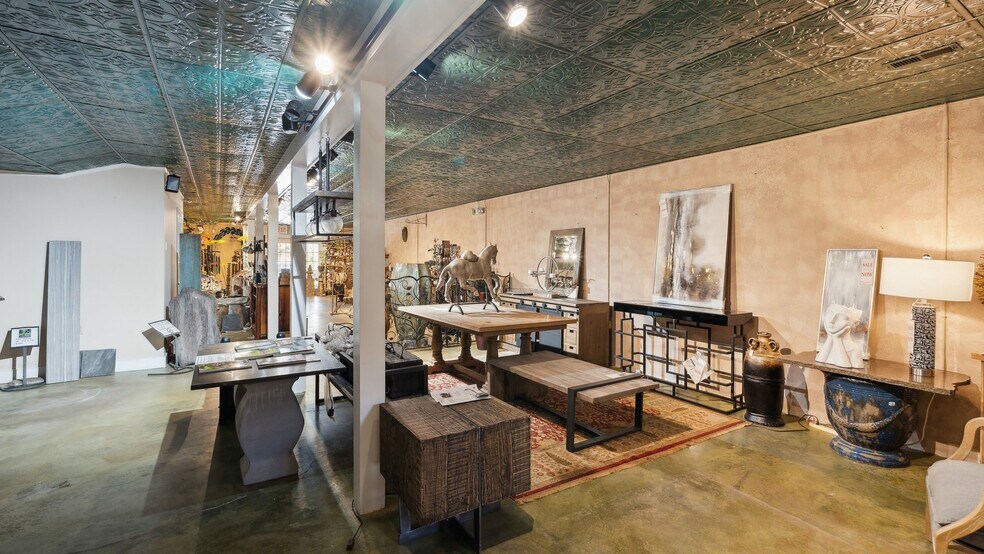 More Photos Of 5309 S Seminole Trl, Madison Storefront For Sale