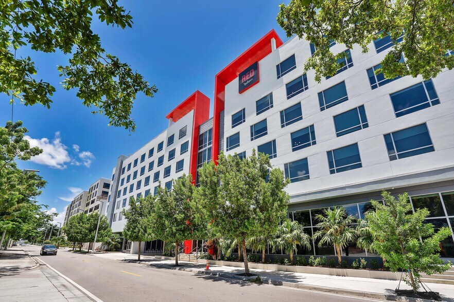 More Photos Of 3401 NW 25th St, Miami Hotel For Lease