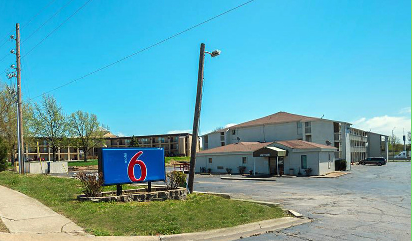 Primary Photo Of 3400 NW Jefferson St, Blue Springs Hotel For Sale