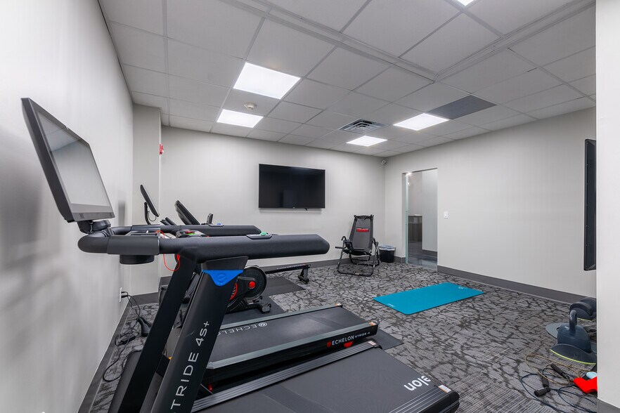 More Photos Of 2081 SE Ocean Blvd, Stuart Office For Sale