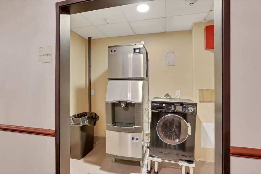 More Photos Of 301 Broadway, Lorain Hotel For Sale