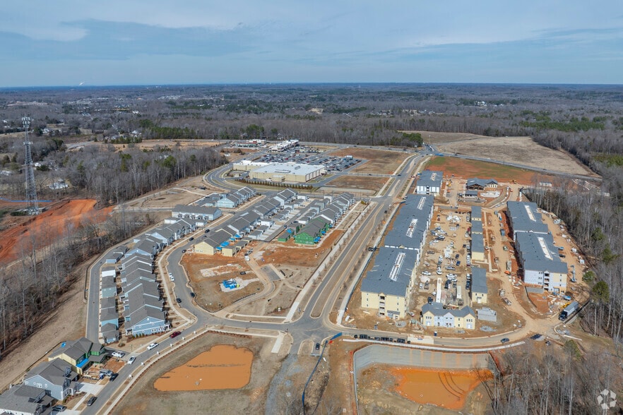 More Photos Of 14013 N Creek Village Dr, Huntersville Unknown For Lease