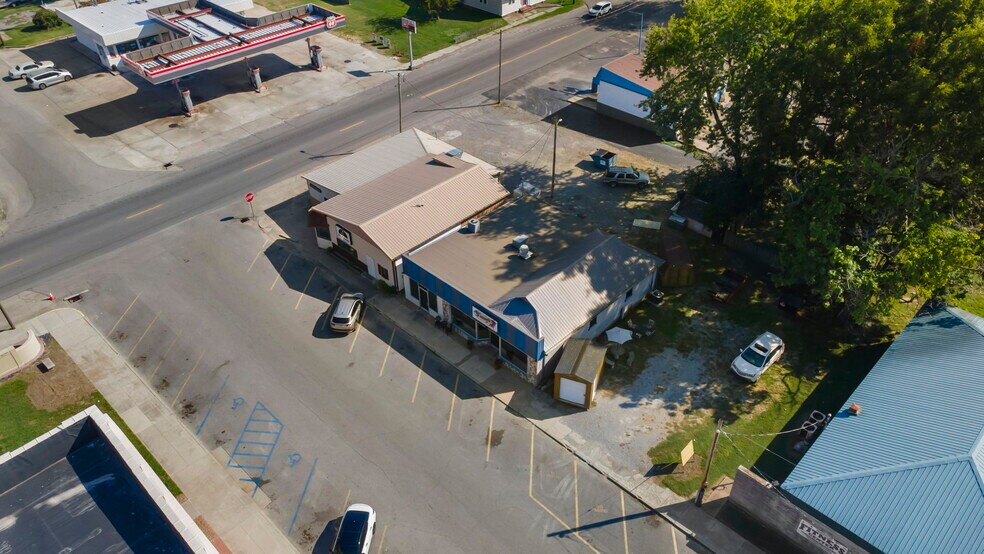 More Photos Of 25 W Tywappity St, Benton Restaurant For Sale