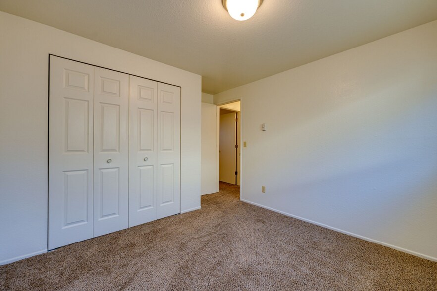 More Photos Of 1930 Maple St, North Bend Apartments For Sale