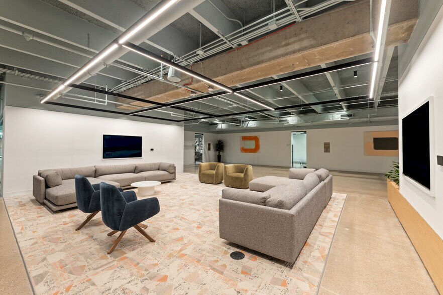 More Photos Of 8350 N Central Expy, Dallas Unknown For Lease