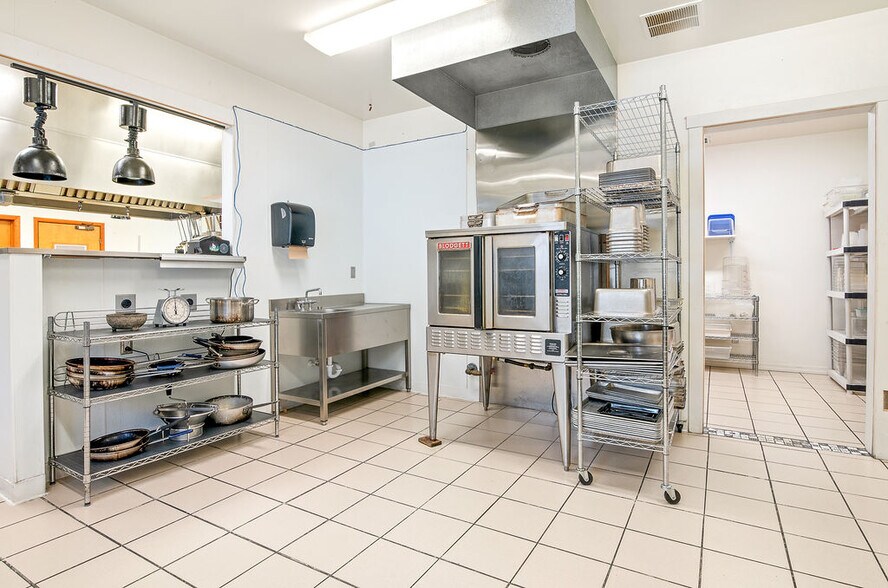 More Photos Of 7951 Hwy 35, Bigfork Restaurant For Lease