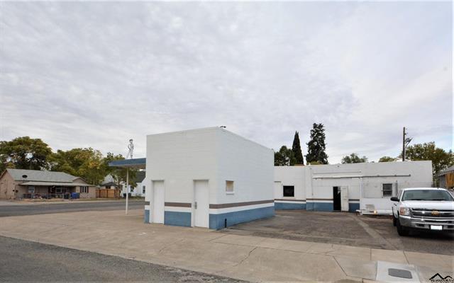 More Photos Of 1000 Walnut St, Red Bluff Service For Sale