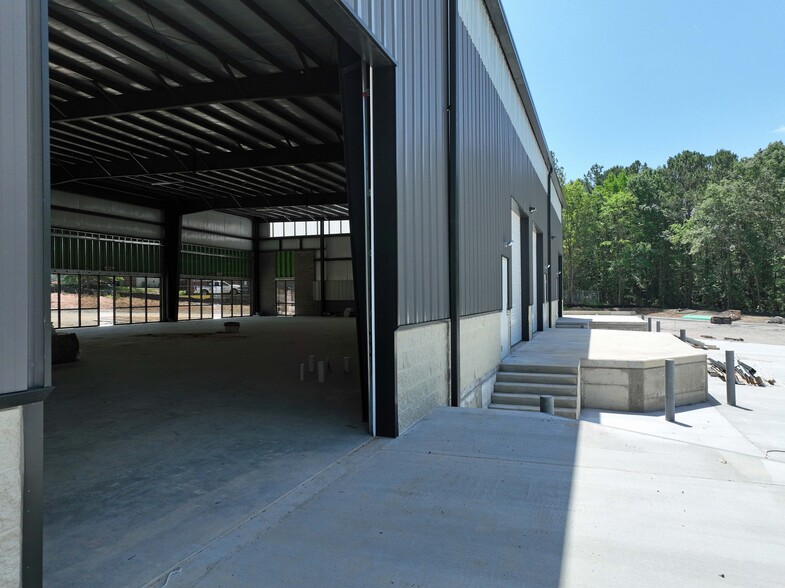 More Photos Of 150 Centrum Dr, Irmo Warehouse For Lease