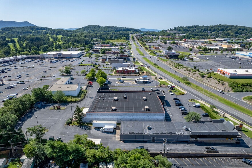 More Photos Of 1740 E Market St, Harrisonburg Storefront Retail Office For Sale