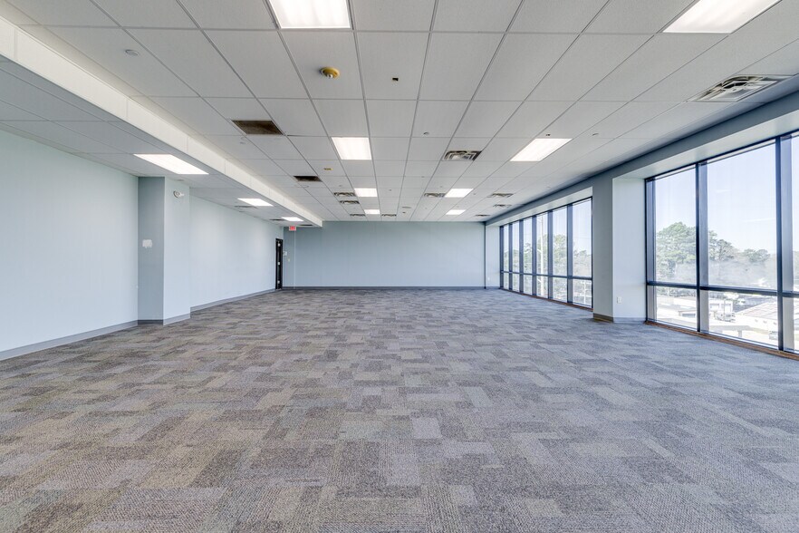 More Photos Of 2500 N 7th St, West Monroe Office For Lease