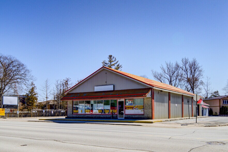 Primary Photo Of 1367 Mosley St, Wasaga Beach Office For Sale