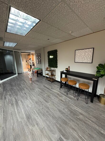 More Photos Of 10240 W Bell Rd, Sun City Office For Lease