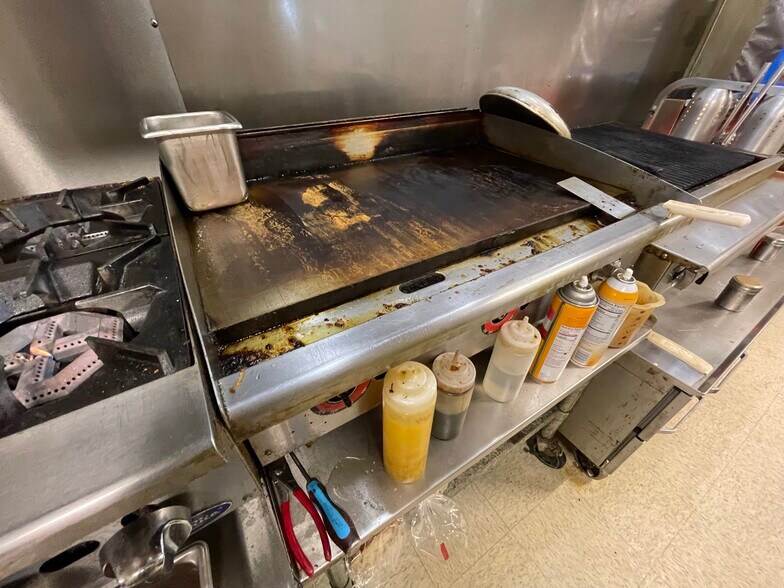 More Photos Of 208 W Arnold Ave, Arnold Restaurant For Sale
