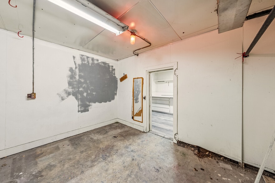 More Photos Of 727 Welch St, Medford Industrial For Sale